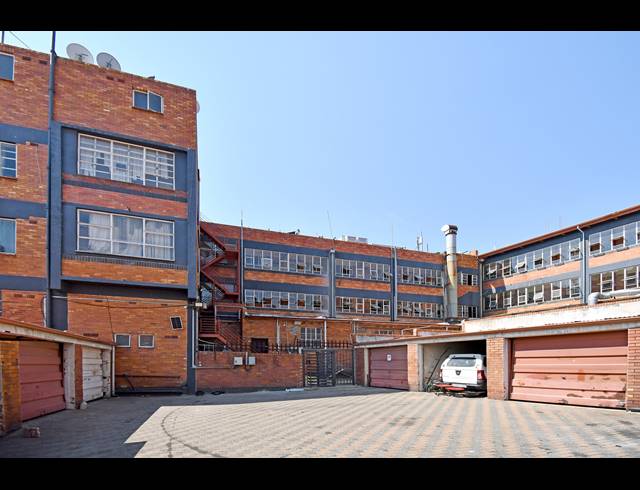 5 BEDROOM APARTMENT FOR SALE IN HIGHLANDS NORTH